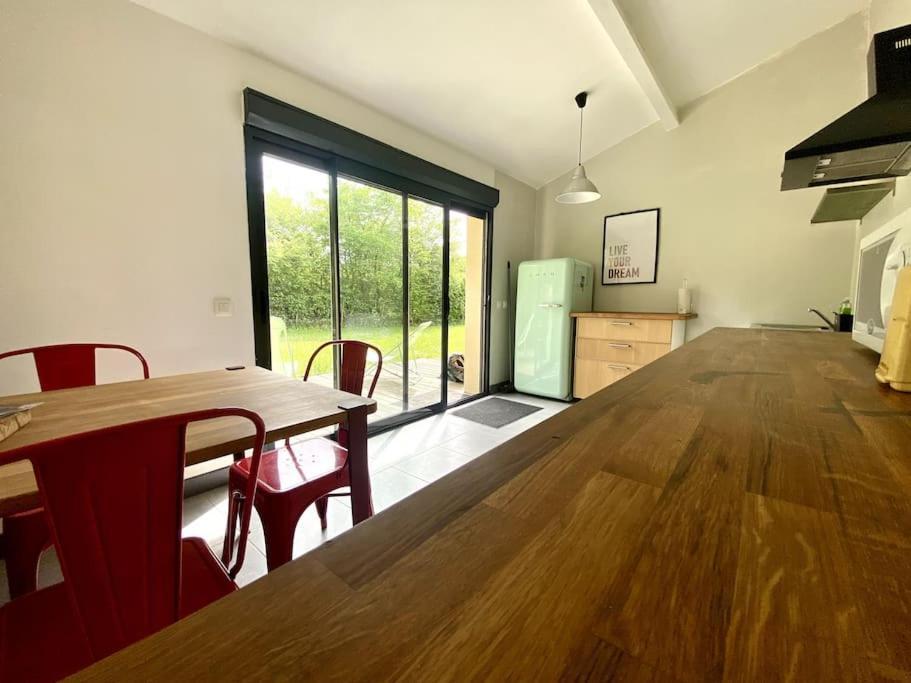 La Lande - Petite Maison Avec Jardin Vendat Exterior foto